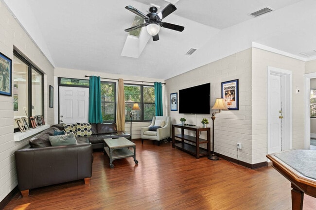 1929 NW 7th Ln unit ID1359134P, Gainesville, FL 32603 - photo 6