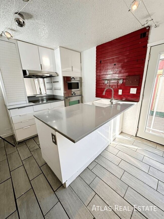 218 W Rockrimmon Blvd, Colorado Springs, CO 80919