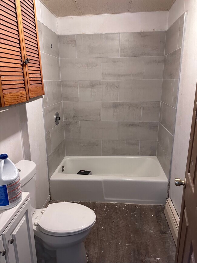 83 Southview St unit First floor, Waterbury, CT 06706 - photo 3