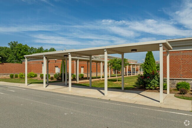 Mountain View Elementary features a 15:1 student to teacher ratio.