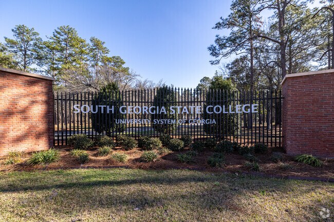 South Georgia State College offers Associates and Bachelors dregrees.