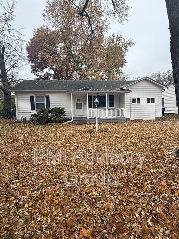 2009 SW Mcalister Ave, Topeka, KS 66604