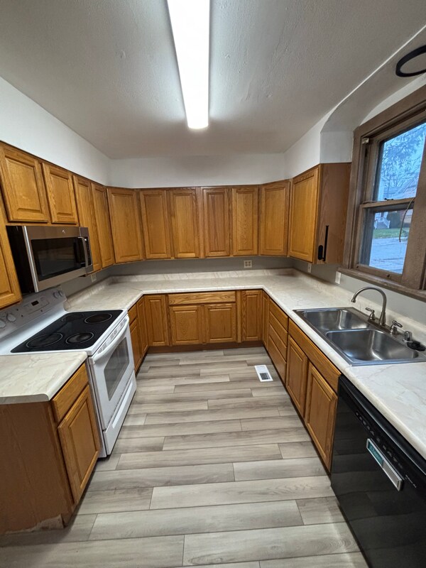 601 Hillsboro Ave unit 601 HIllsboro A, Edwardsville, IL 62025 - photo 1