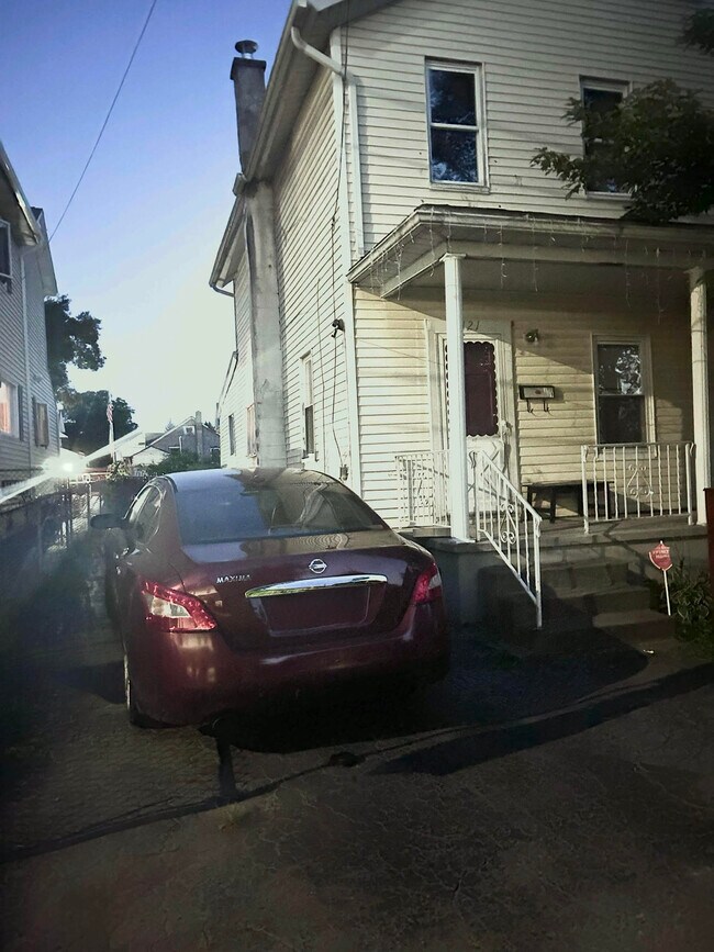 121 Morris Ave, Scranton, PA 18504