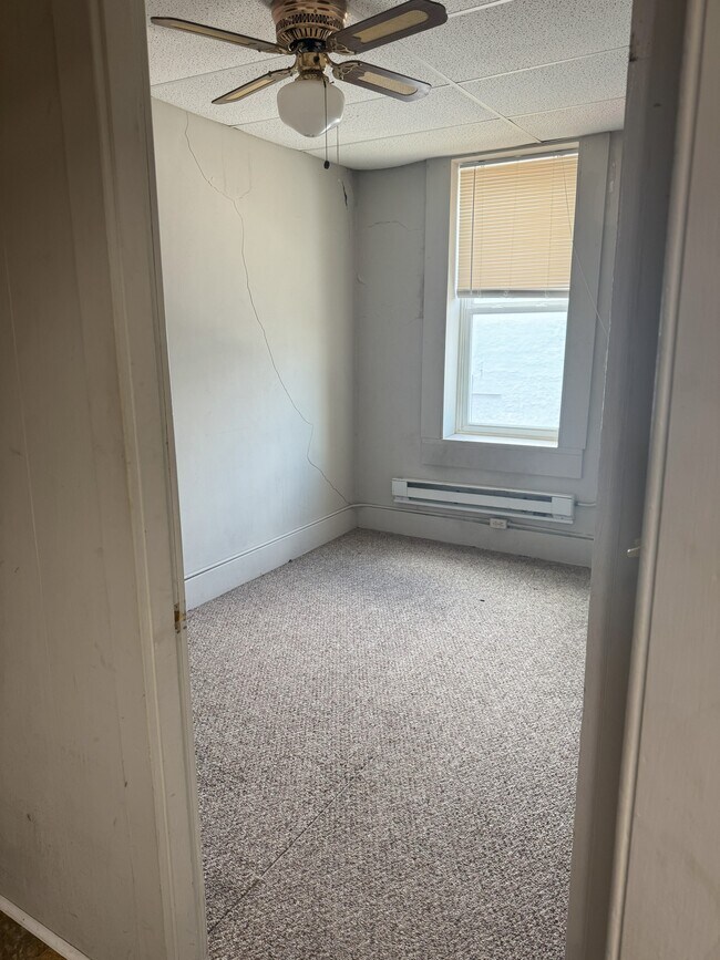 202 E 3rd St unit Apartment 1, Maryville, MO 64468 - photo 4