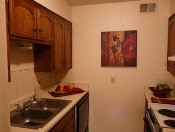 Cedar Creek Apartments, Yukon, OK 73099 - photo 3