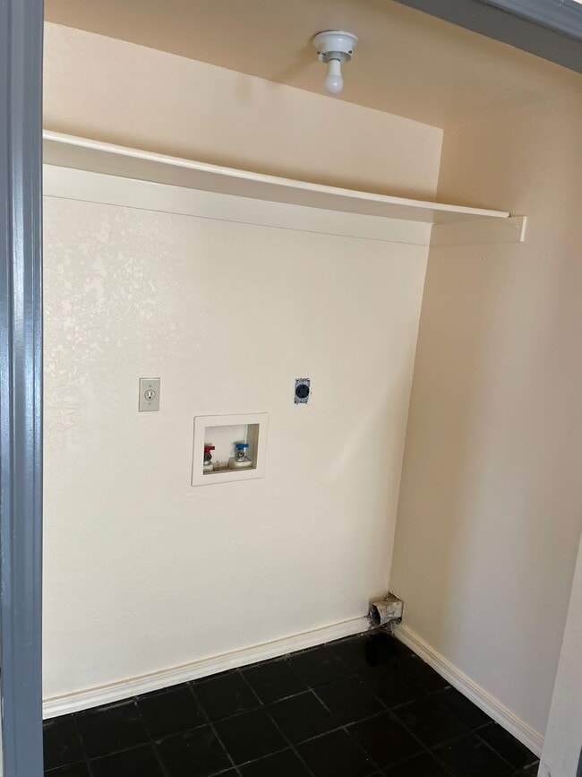 Washer and Dryer Hookups