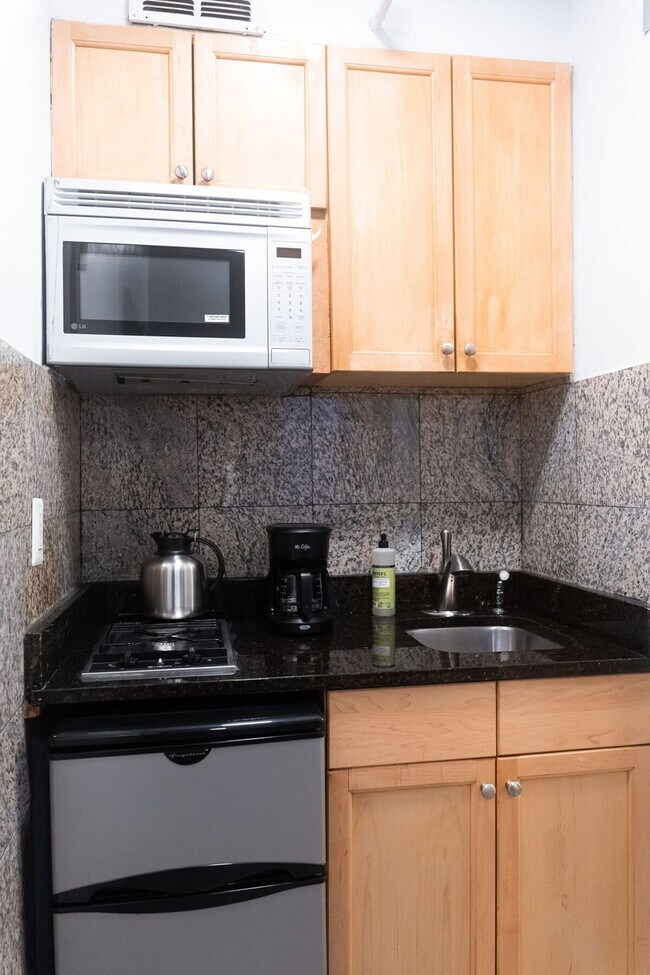 242 E 33rd St unit ID1323897P, New York, NY 10016 - photo 5