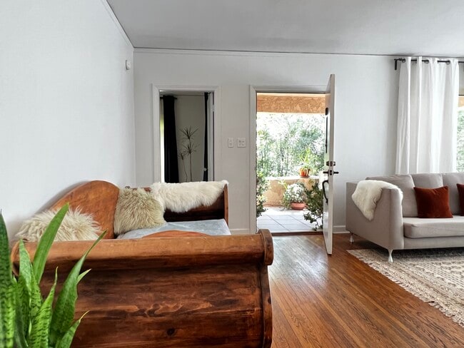 627 Tularosa Dr, Los Angeles, CA 90026 - photo 4