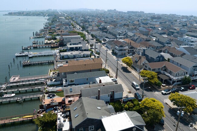 Some of the bay side homes of E Atlantic Beach, NY are waterfront and have private docks.