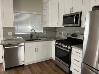 19609 Hamlin St, Reseda, CA 91335