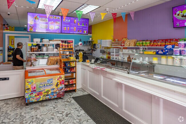Fruitopia offers amazing ice cream, smoothies, and bubble tea in walking distance to the University of New Haven in Allingtown.