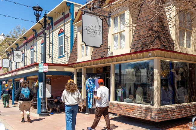 Parker Panache is a great boutique featuring women's clothing and accessories near Inspiration.