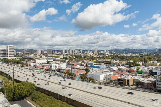 Century City is close to the 405 making travel quick and easy.