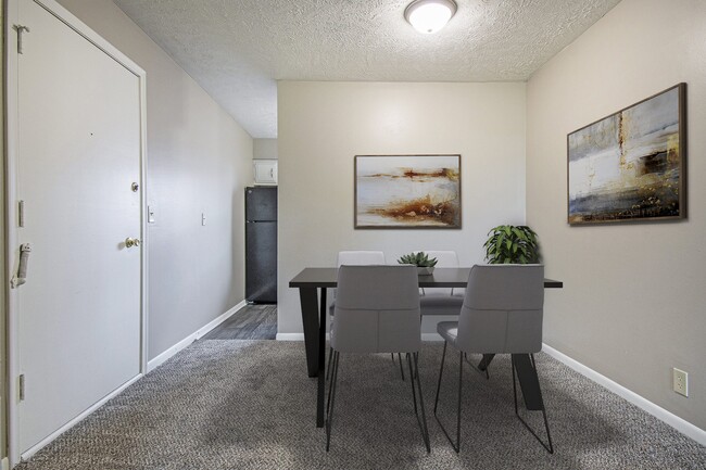 Omaha, NE Maple Ridge Apartments| Dining