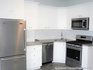 195 Maverick St Unit 2, Boston, MA 02128