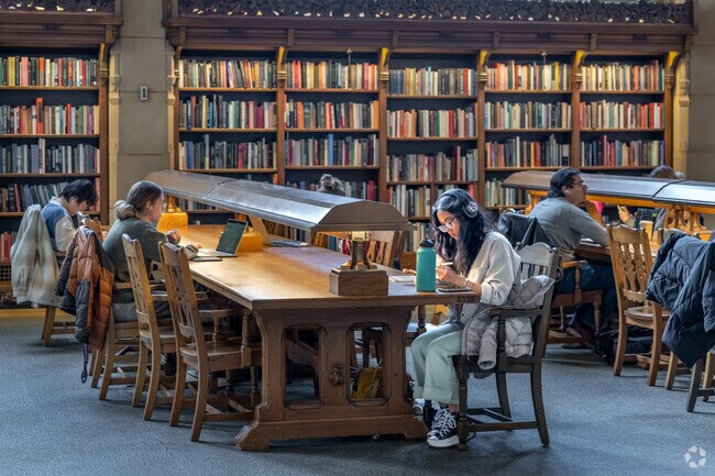 Eastlake Students are very close to University of Washington Seattle Campus.