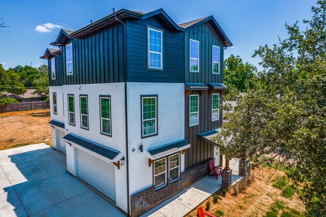 511 N Davis Dr unit A, Arlington, TX 76012 - photo 2