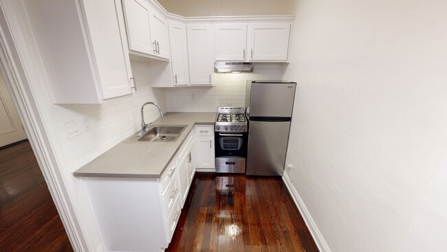 La Chandelle Apts...Charming building...Renovated Apartments Available...Hardwood Floors!, Los Angeles, CA 90020 - photo 3