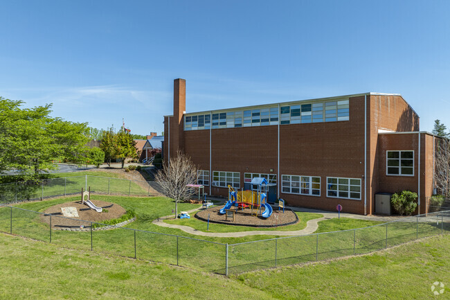 Kings Creek Elementary School beats the national average with a 13:1 student to teacher ratio.