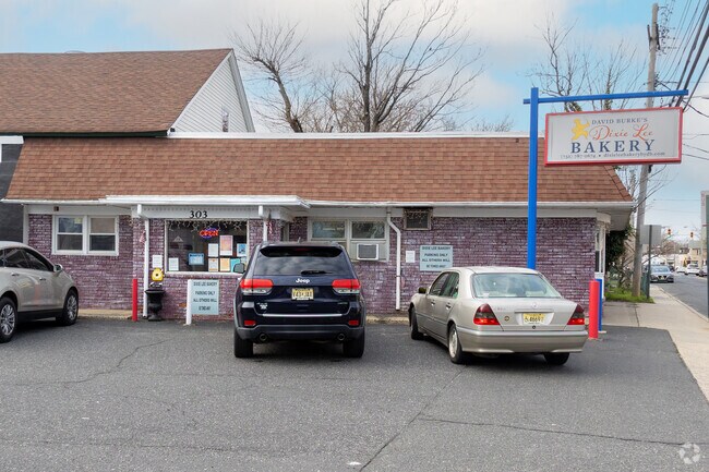 Keansburg's Dixie Lee Bakery attracts folks from all the surrounding towns.