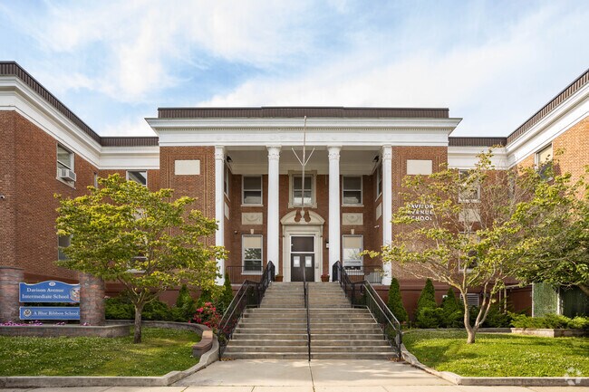 Davison Ave School in Lynbrook maintains a student-teacher ratio of 11 to 1.