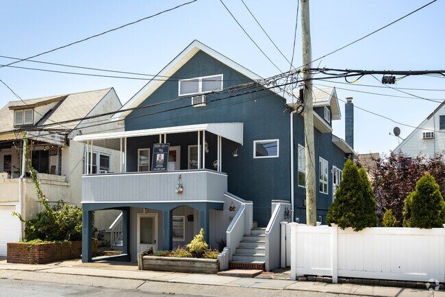 Older colonial homes are found on the ocean side of town in E Atlantic Beach, NY.