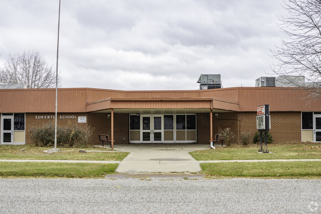 Sorento Elementary School provides education in the neighborhood of
Bond County.