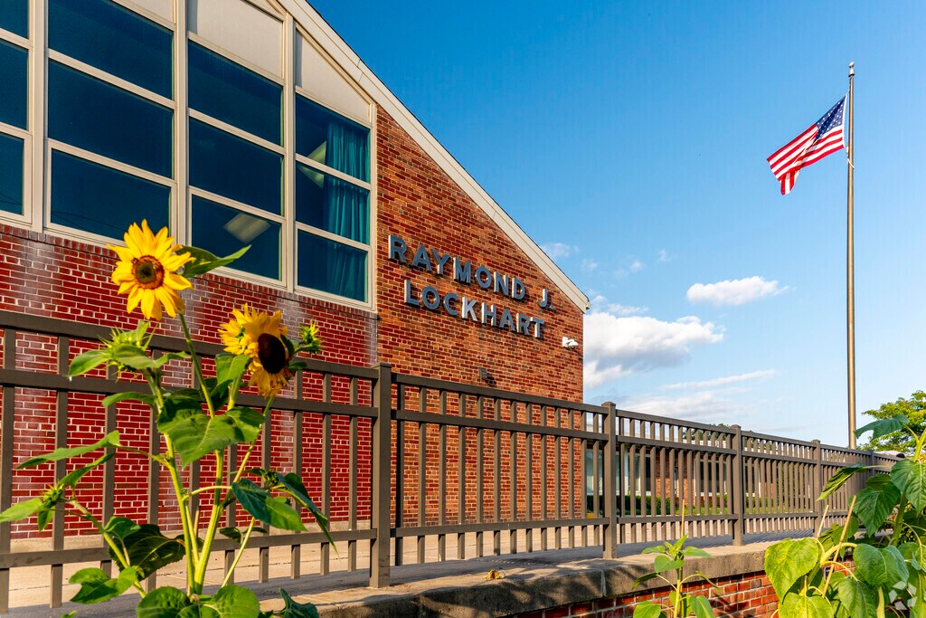 Lockhart Elementary School in Massapequa has 372 students with a student-teacher ratio of 11:1.