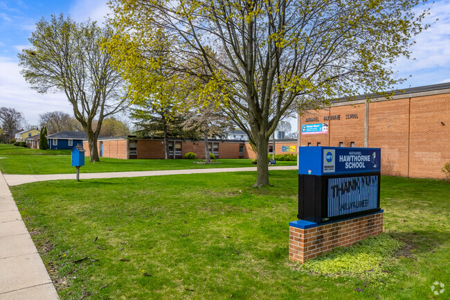 Hawthorne Elementary School scores a C- by Niche.