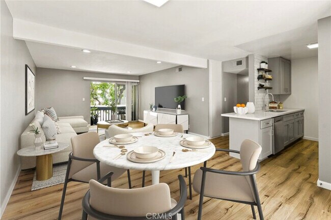 18620 Hatteras St unit 223, Tarzana, CA 91356 - photo 3