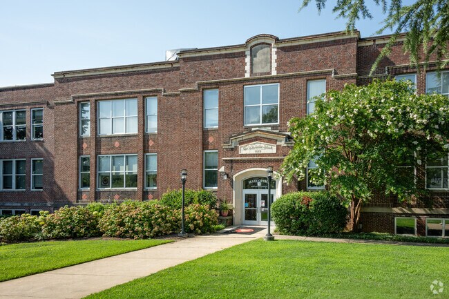 Augusta Circle Elementary is a premier school in the Greater Sullivan area.
