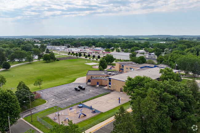 Students in Whitewater can attend Washington Elementary School.