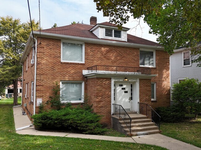 1126 Vilas Ave unit 1, Madison, WI 53715 - photo 2