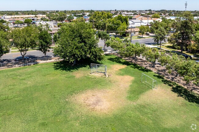 There is a sports field at Los Banos Elementary School in Los Banos.
