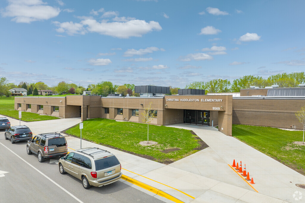 Huddleston Elementary School is a highly rated, public school in Lakeville It has 399 students in grades K-5 with a student-teacher ratio of 11 to 1.