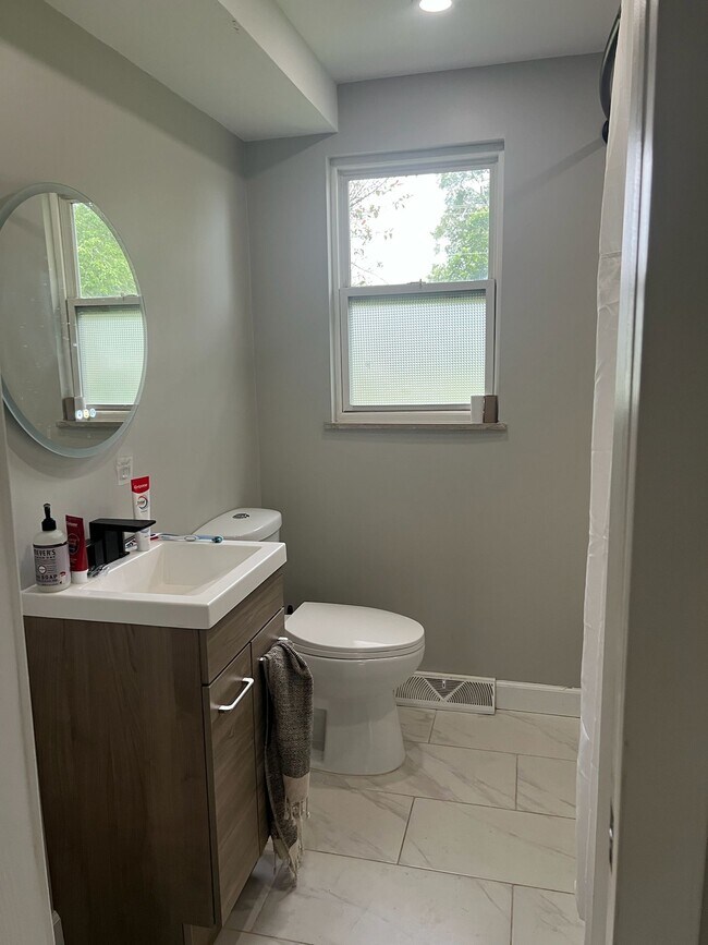 3399 Clime Rd, Columbus, OH 43223 - photo 4