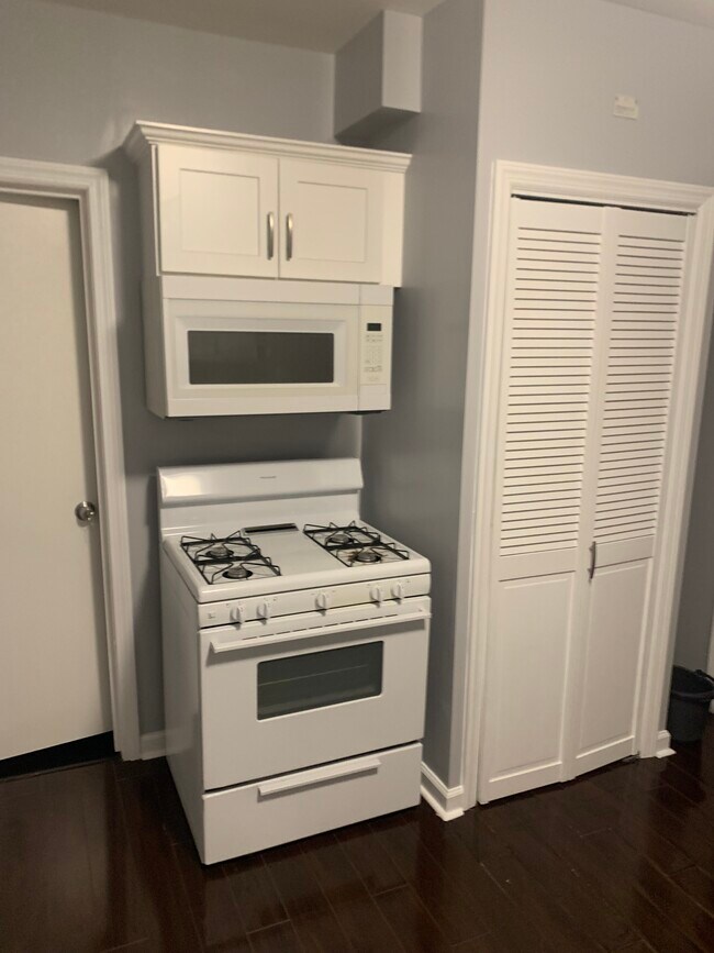 174 Orland St unit Room for rent, Bridgeport, CT 06605 - photo 7