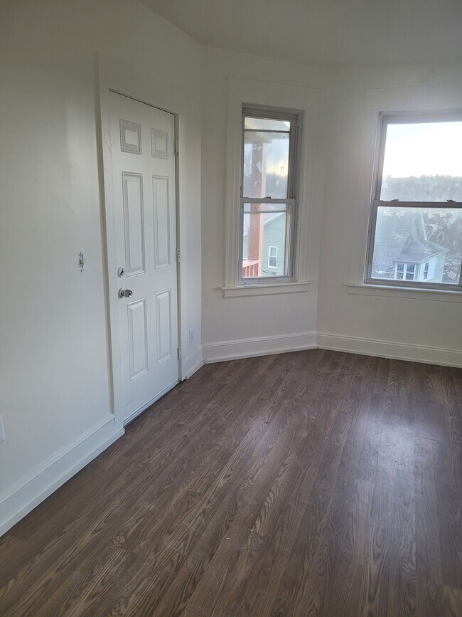 83 Southview St unit First floor, Waterbury, CT 06706 - photo 6