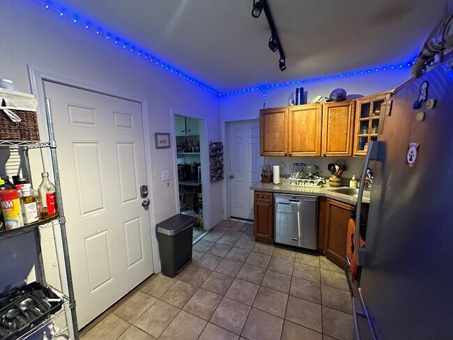 Metro9 unit 1, Somerville, MA 02143 - photo 3