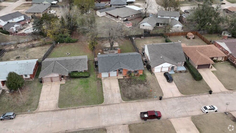 1033 NW 6th St, Moore, OK 73160 - photo 2