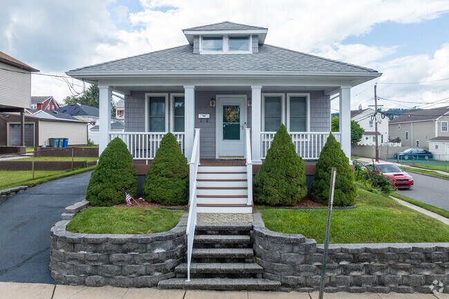Totowa's Bungalow houses are common in the neighborhood.