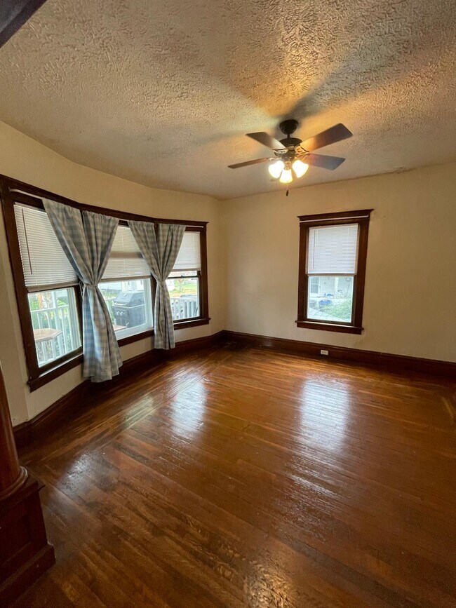 1110 W Jackson St Unit 2, Bloomington, IL 61701