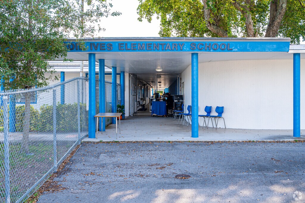 Madie Ives K-8 Preparatory Academy is located in the Ivan Estates neighborhood. Ives K-8 Prepara