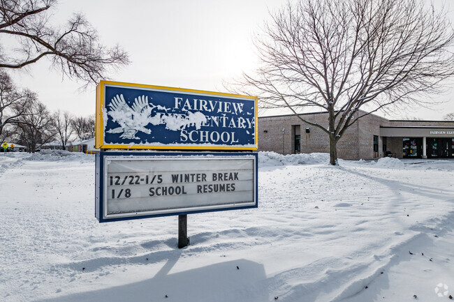 Fairview Elementary School is located in Schaumburg, IL.