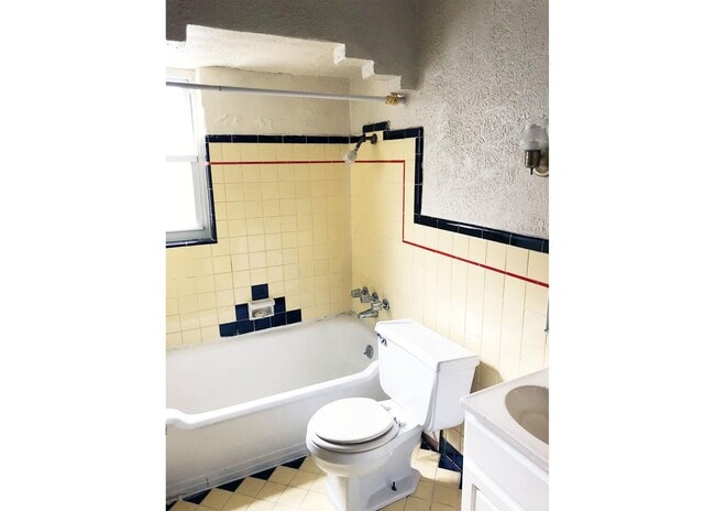 948 Ludlow Ave unit 948-04, Cincinnati, OH 45220 - photo 3