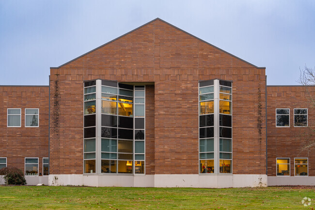 Duniway Middle School earns an A on Niche.com.