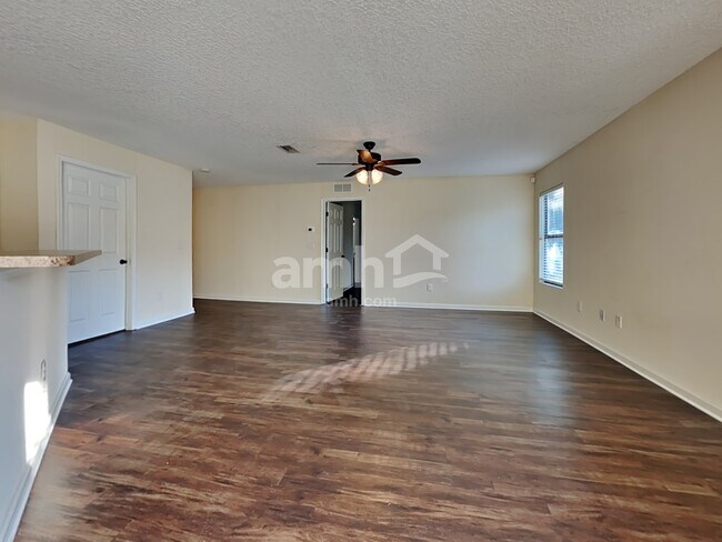 9630 Mayville Dr E, Jacksonville, FL 32222 - photo 4