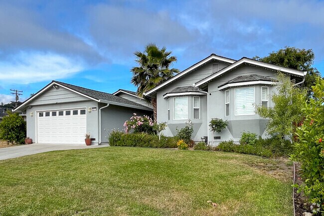 Craftsman-style homes in Blossom Crest offer a stylish and comfortable living environment.