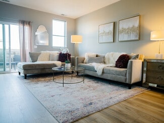 915 Jones St, Omaha, NE 68102